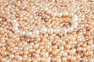 PEARL BEAUTY: Brushing Your Teeth with Pearls