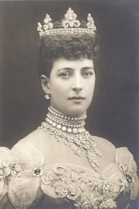 Pearl Fashion Fact: Queen Alexandra of Denmark Wore Pearl Chokers to Hide Scar