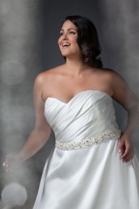 PEARL FASHION: Gorgeous and Sophisticated Plus Size Wedding Dress with Pearl Accents