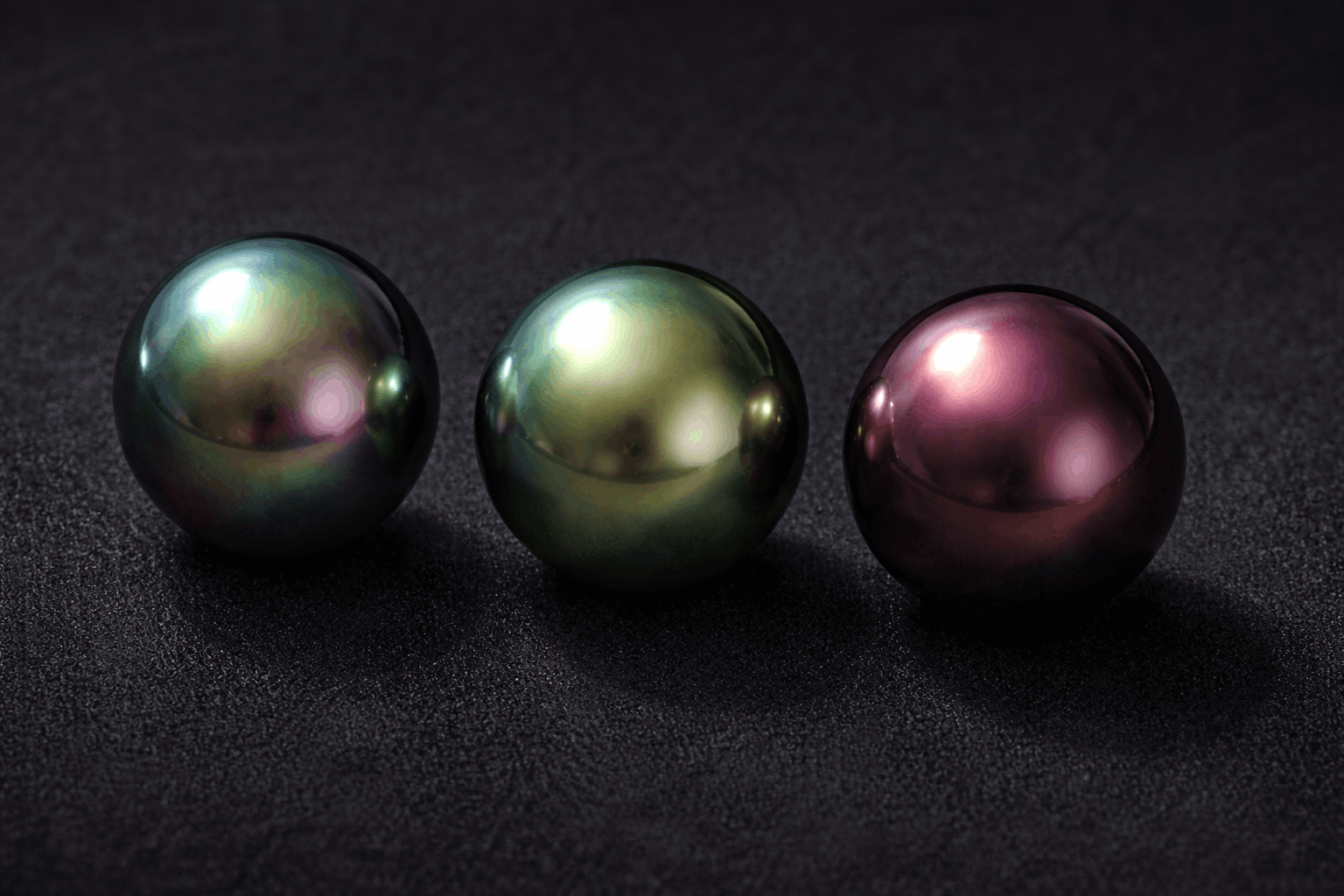 pearlsonly-blog-107-image-5-pearl - Overton-värit, jotka todella merkitsevät - mustat tahitinhelmi korvakorut - pearlsonly