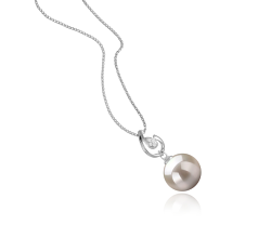 10-11mm Makeanveden Riipus in Femke Valkoinen